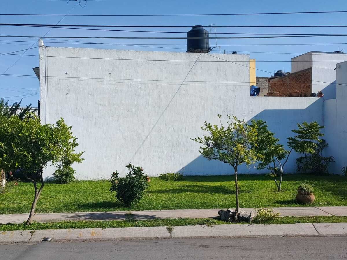 Terreno habitacional en venta en Tlaquepaque - foto 1