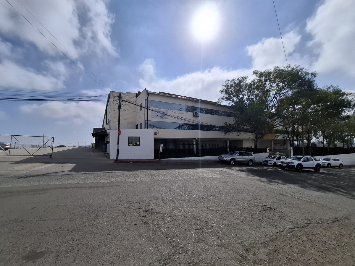 1 de 35: FRENTE DE NAVE INDUSTRIAL