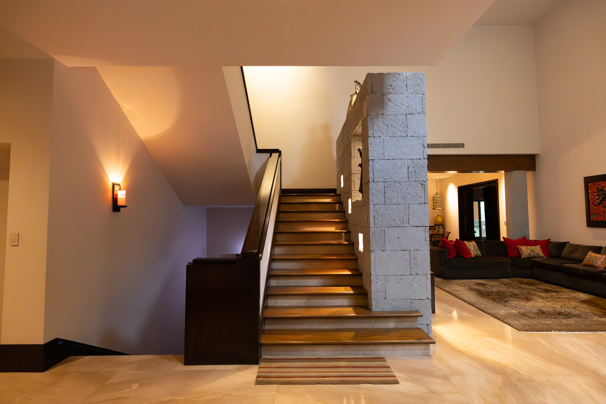 2 de 36: Escaleras Principales