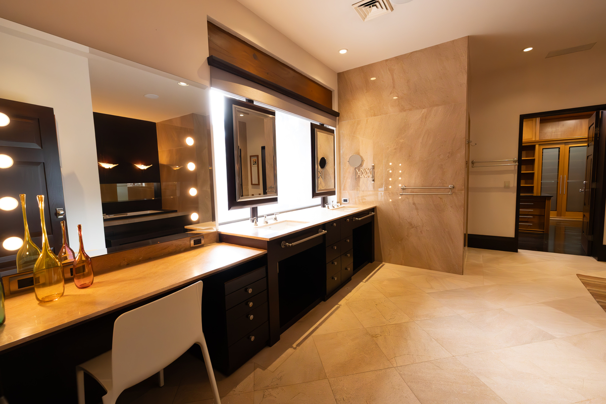10 de 36: Tocadores Baño Principal