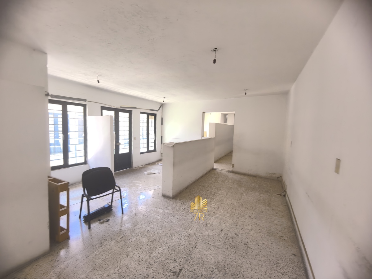 11 de 36: Interior de una de las "ex oficinas"