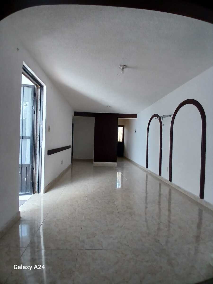2 of 12: Comedor