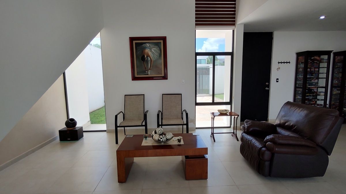 Casa en venta al norte de Mérida. Con paneles solares