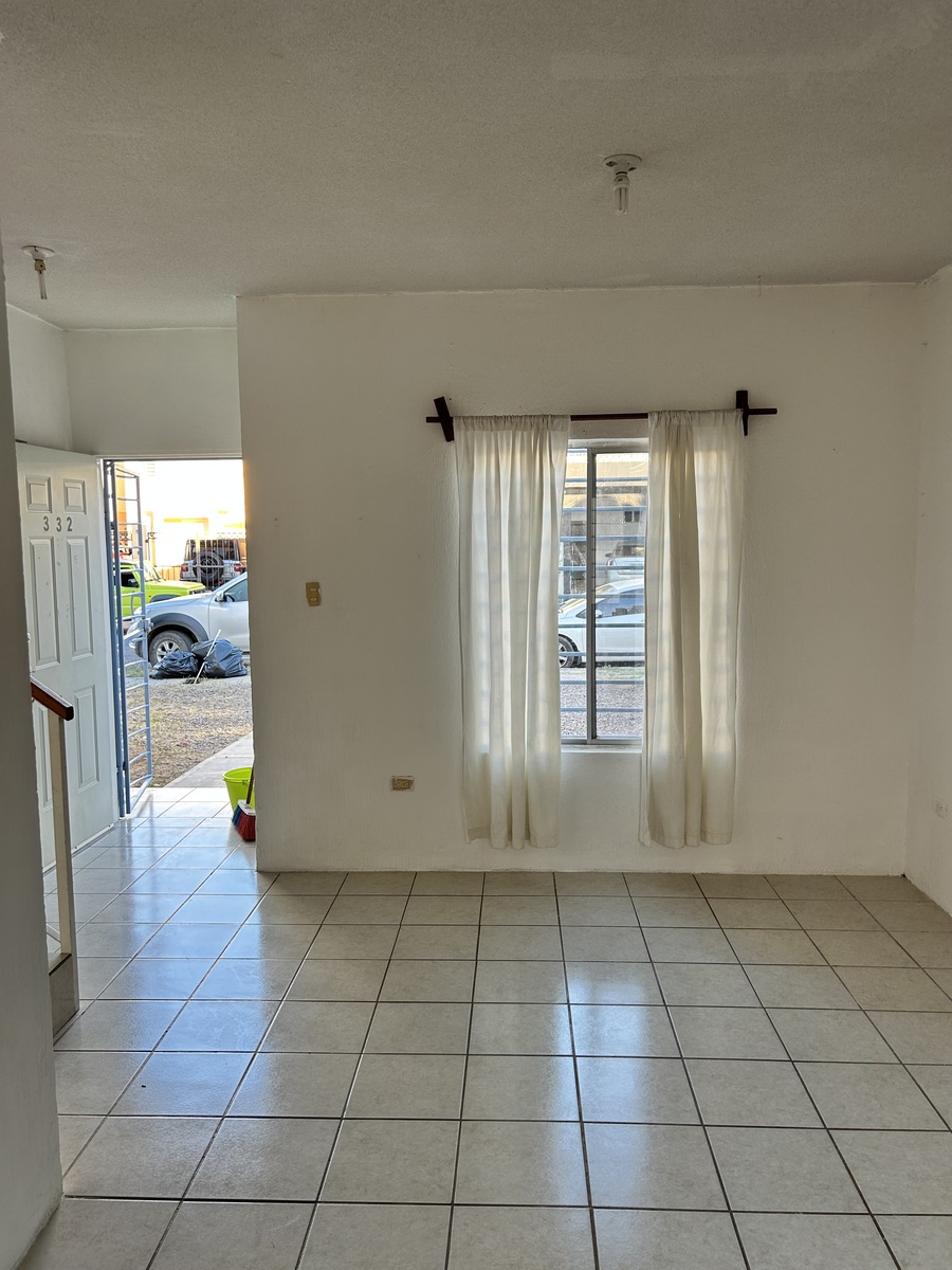 2 of 18: Zona de sala comedor