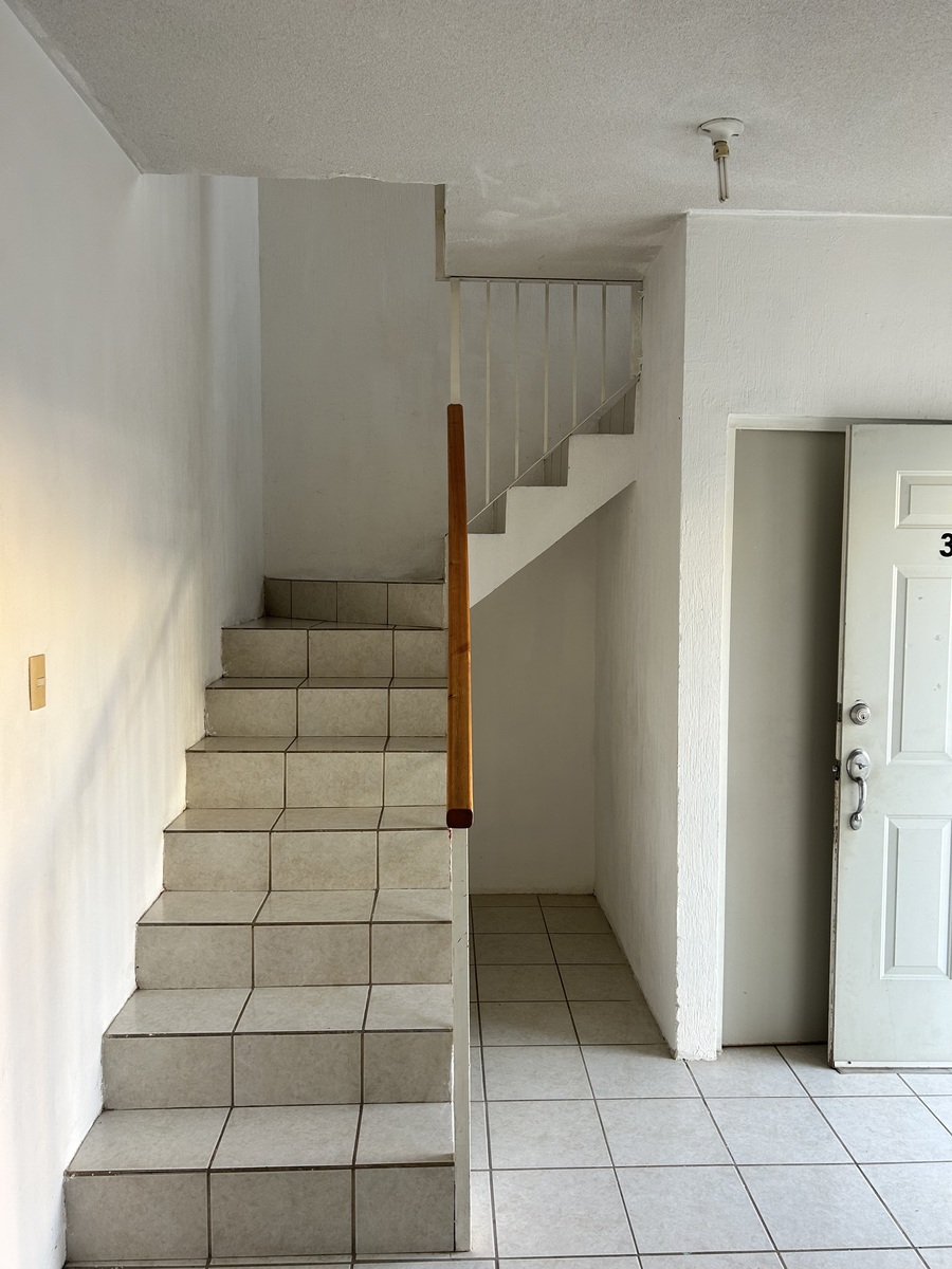 3 of 18: Escaleras