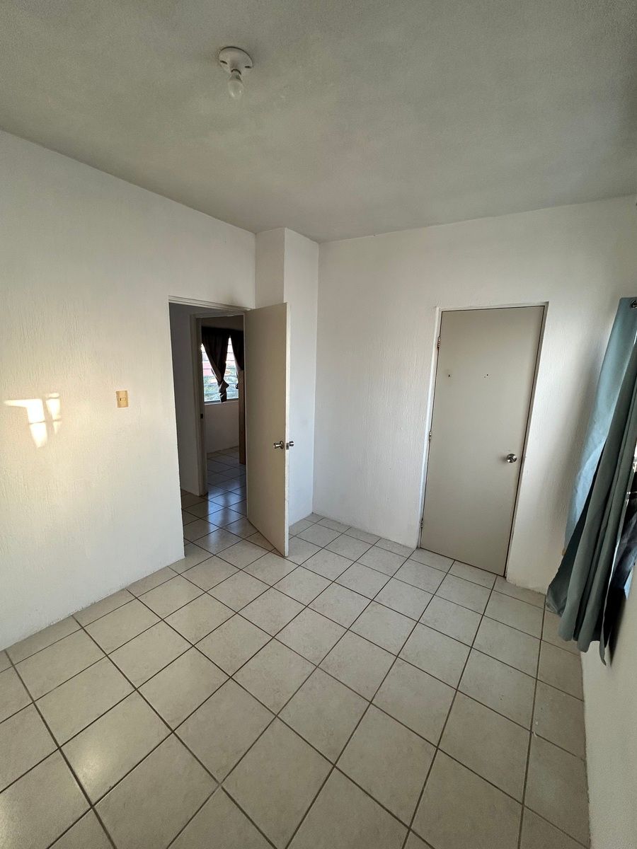 10 de 17: Habitación 2 con acceso al baño completo