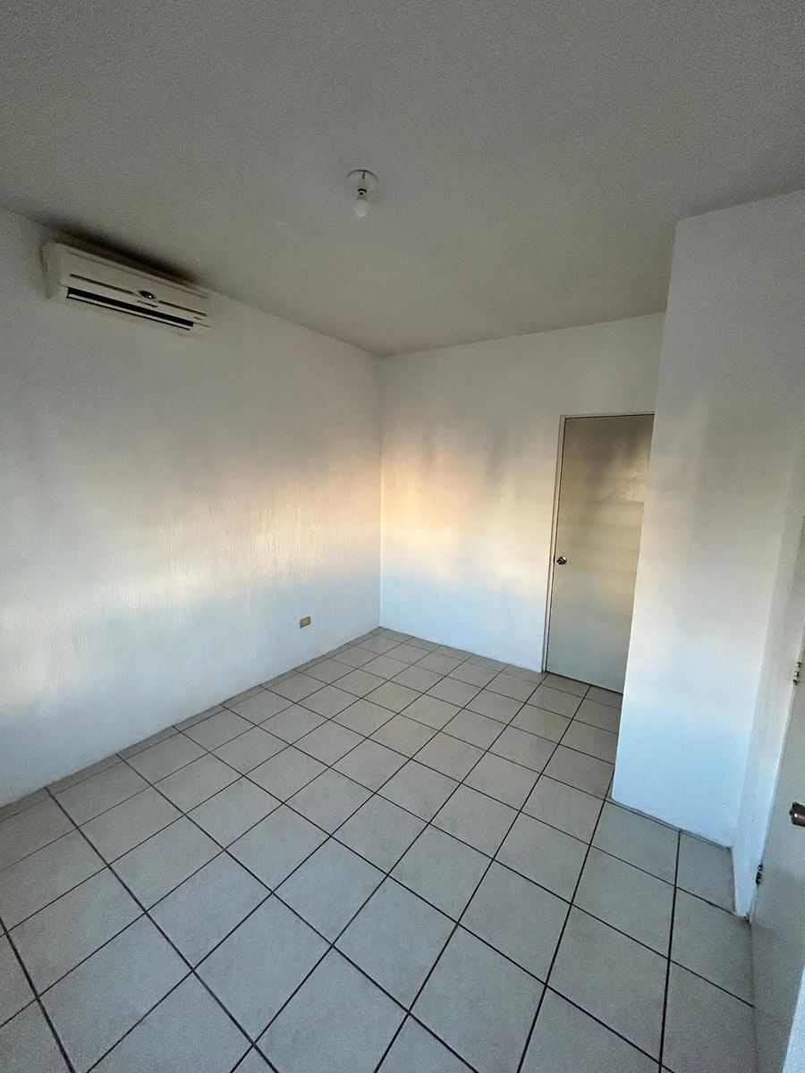 14 de 17: Habitación 2 con acceso al baño (compartido)