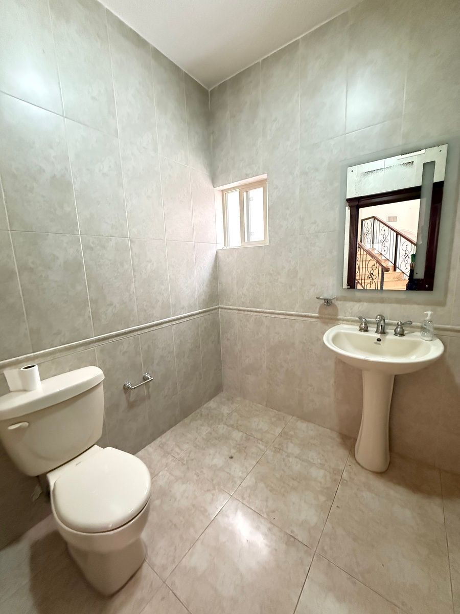 9 de 36: baño de visitas