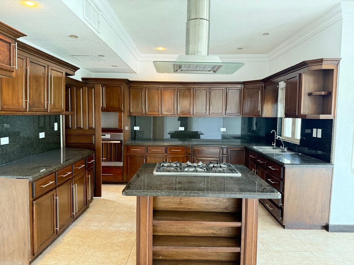 11 de 36: Cocina con isla