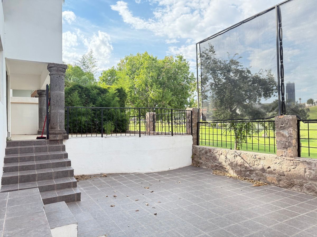 17 de 36: Patio trasero