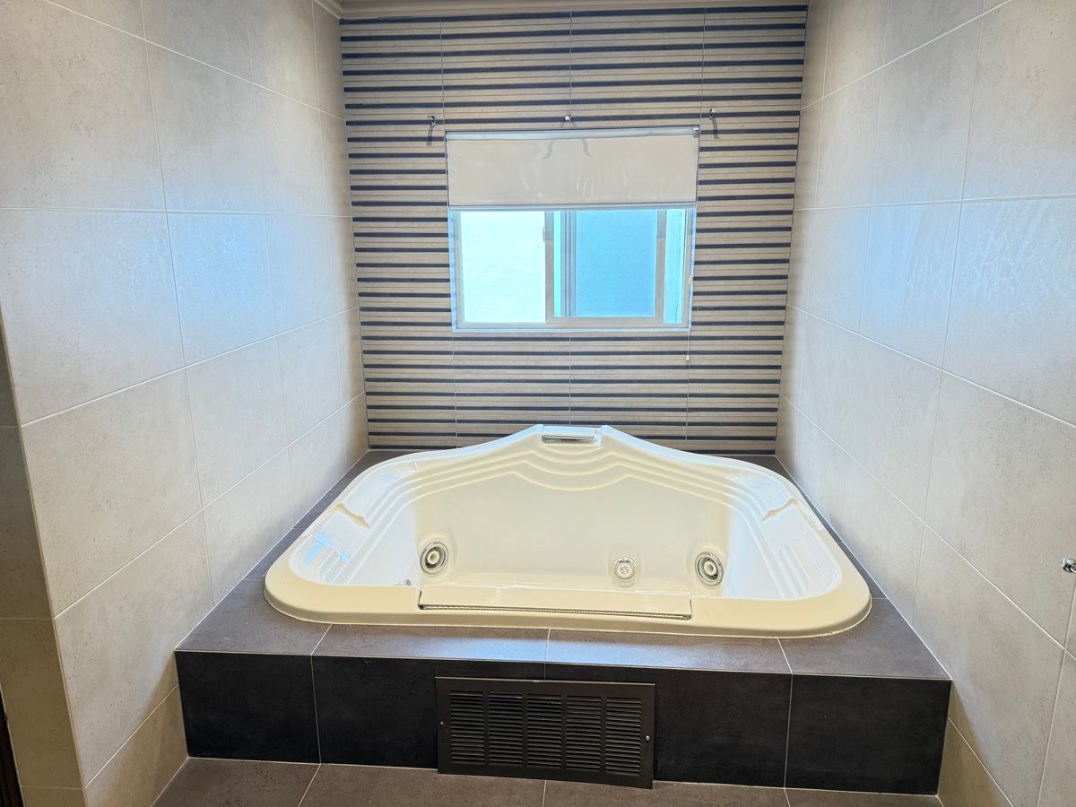 25 de 36: Jacuzi con hidromasaje