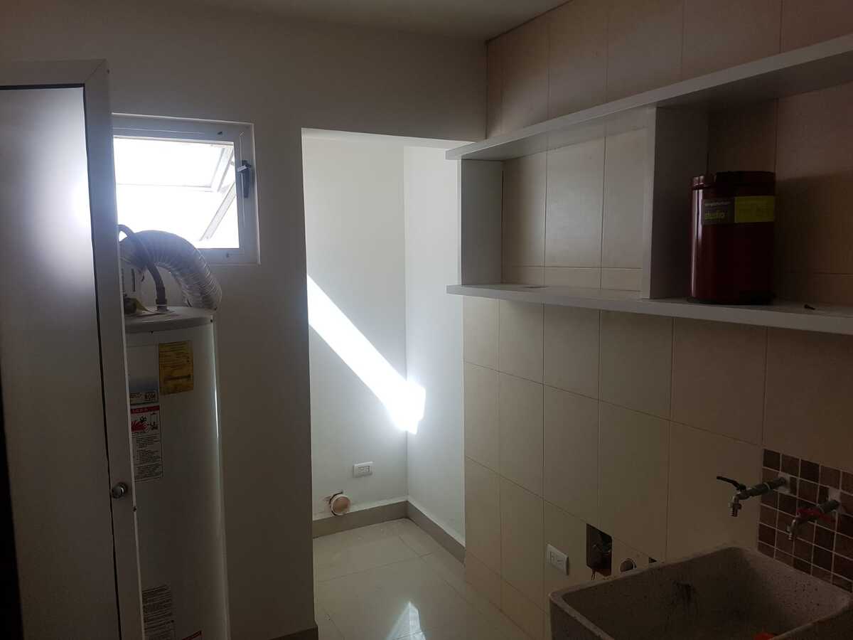 11 of 16: cuarto de servicio