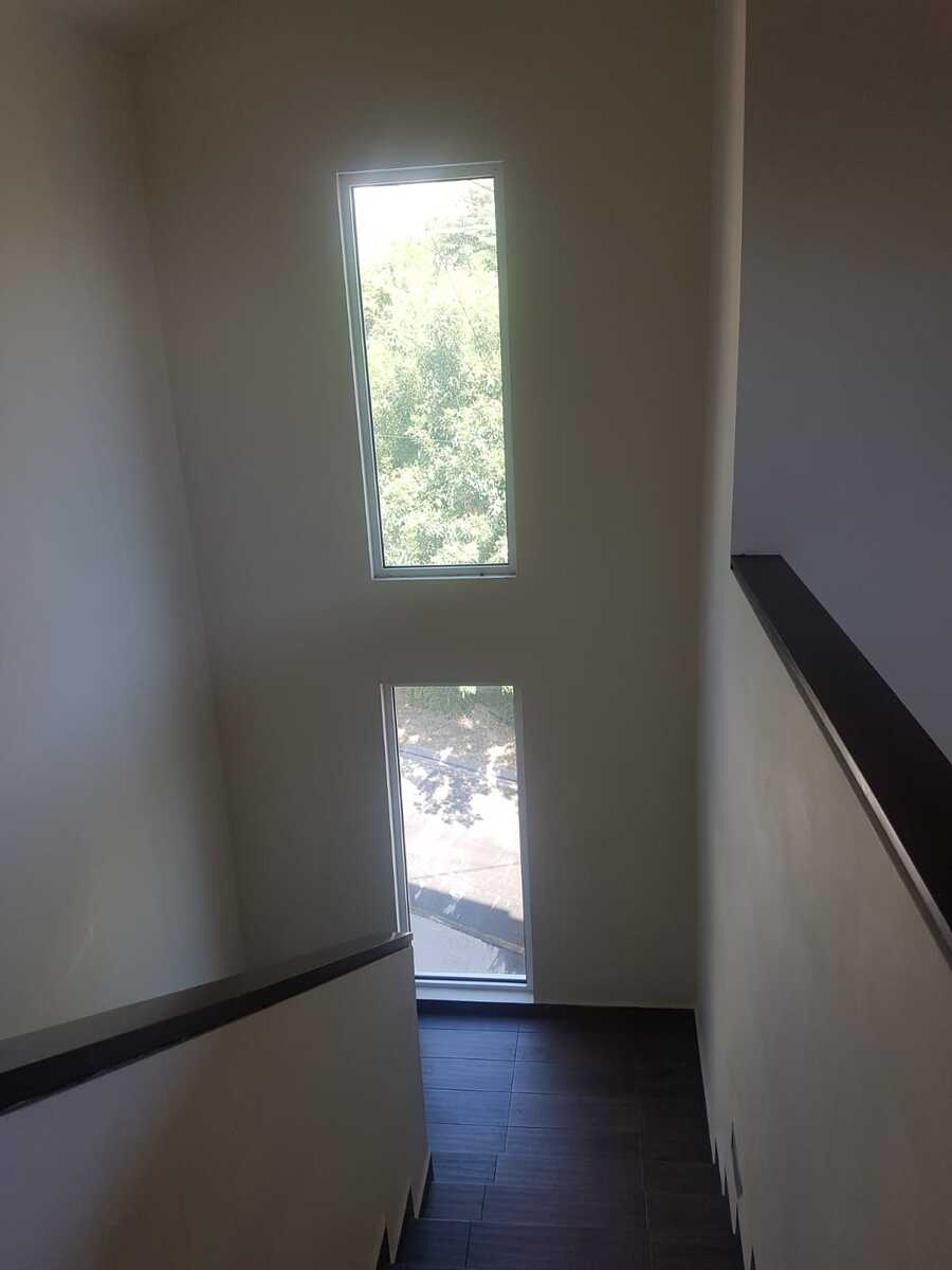 2 of 16: escaleras