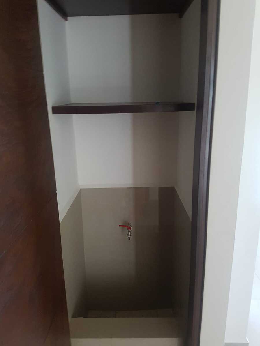 12 of 16: cuarto de limpiea