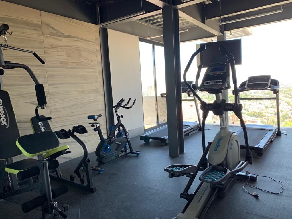 16 de 21: gimnasio