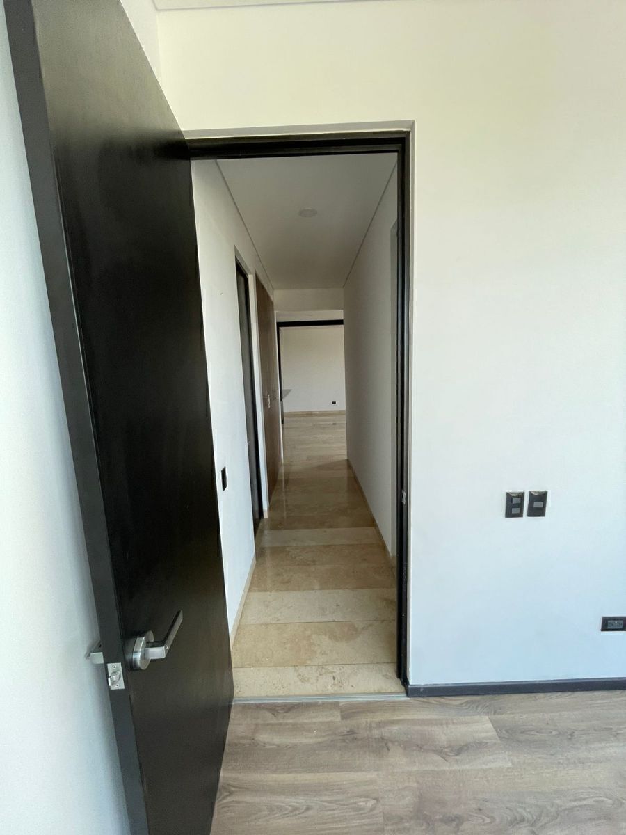 11 de 21: pasillo áre recamara