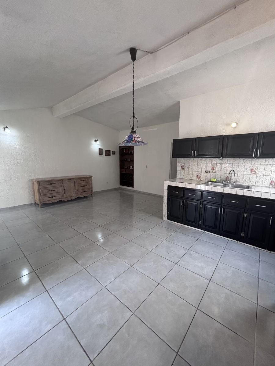 2 of 10: Espacio cocina / sala