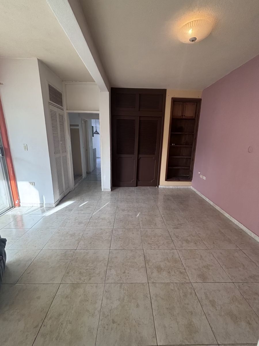 5 of 10: Habitación principal (planta baja)