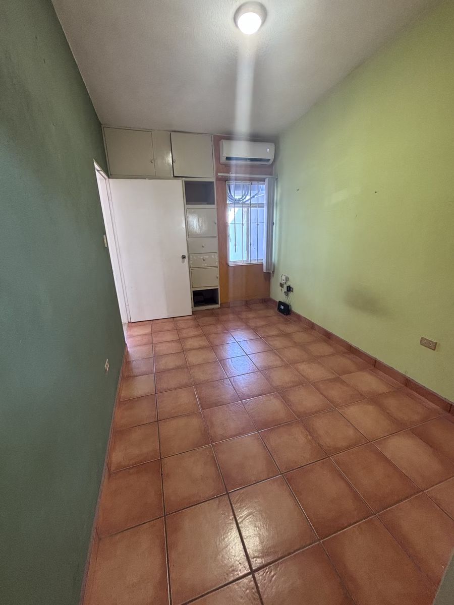 8 of 10: Habitación secundaria 2