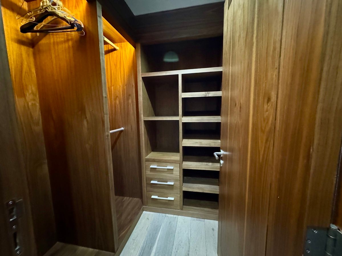 15 of 36: vestidor segund arecámara