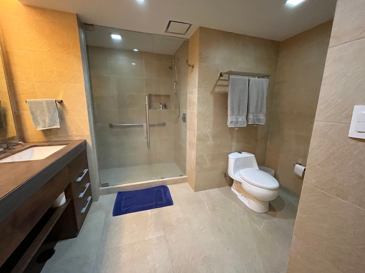 11 of 36: baño recámara principal