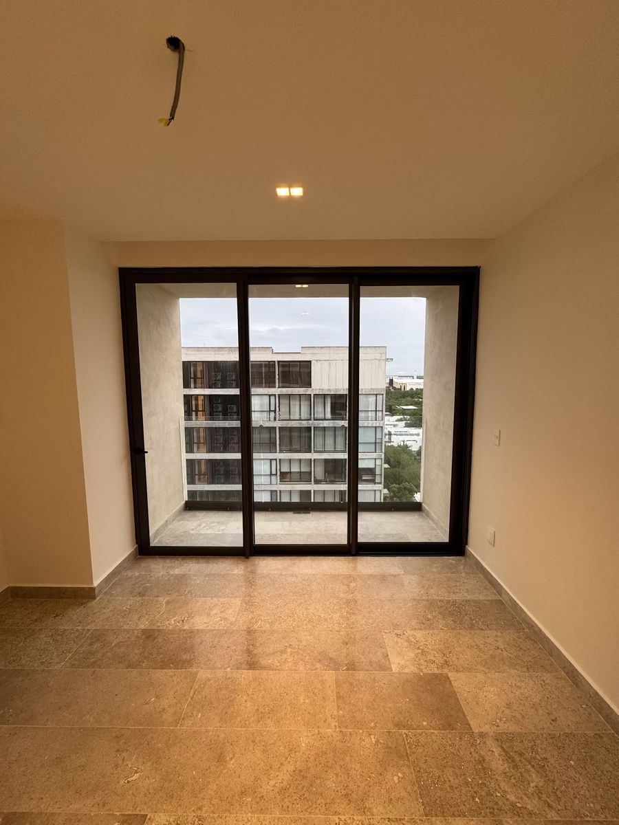 3 of 29: Balcon