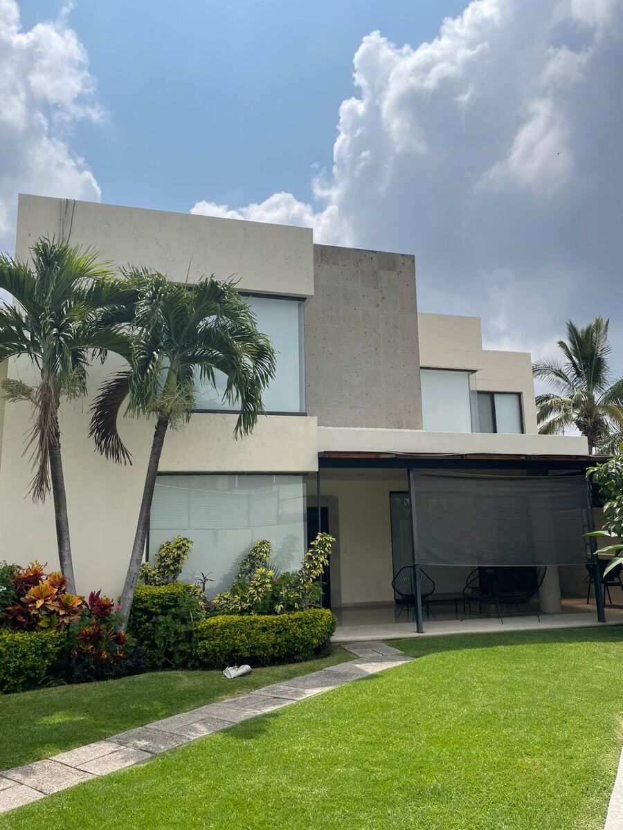 1 of 19: Casa en venta Col. Los Volcanes, Cuernavaca. Fachada.