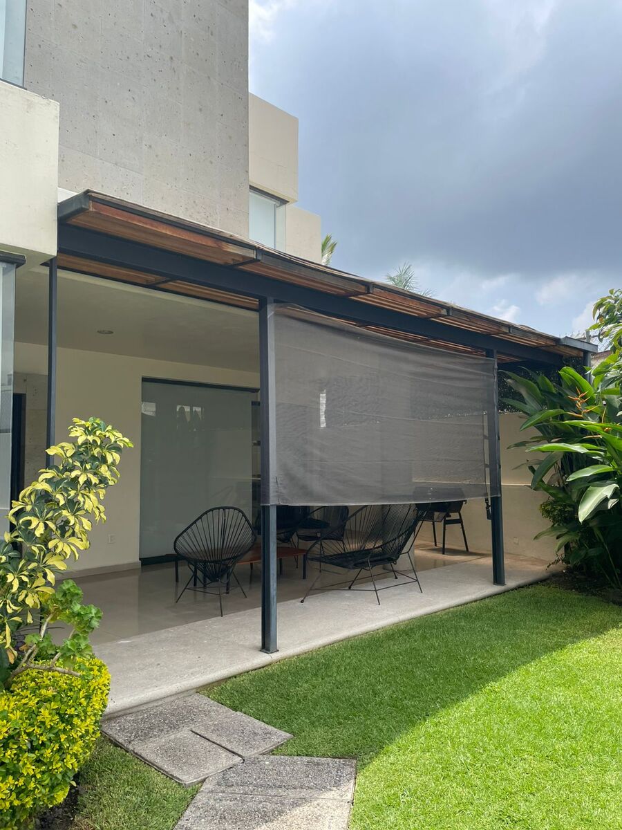 2 of 19: Casa en Venta col. Los Volcanes, terraza.