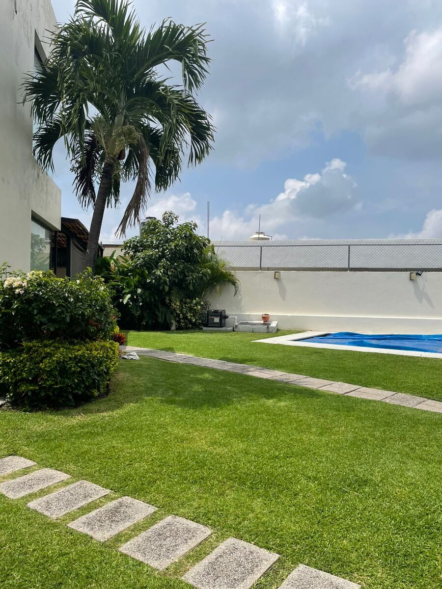3 of 19: Casa en venta Col. Los Volcanes, Cuernavaca. Jardín alberca.