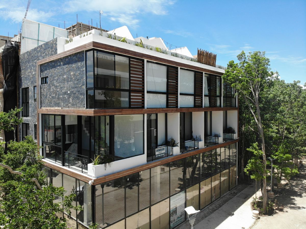 3 of 23: fachada