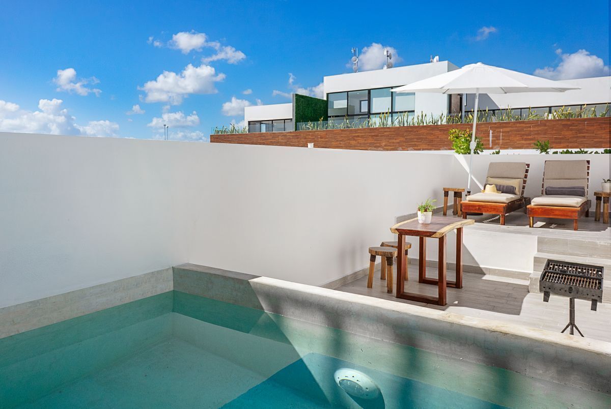 1 of 23: Terraza y alberca
