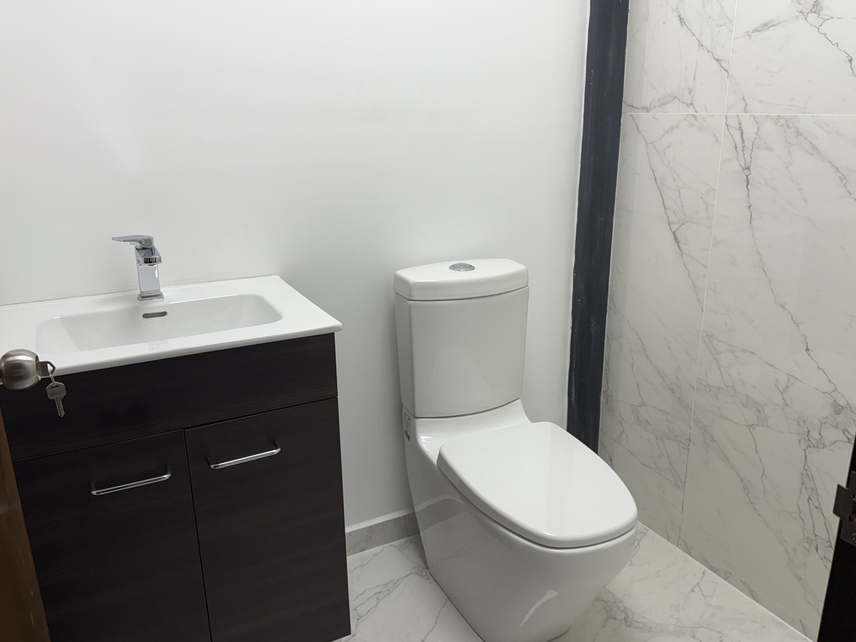4 of 5: baño