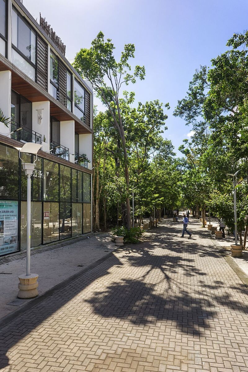 5 of 22: área de comercial