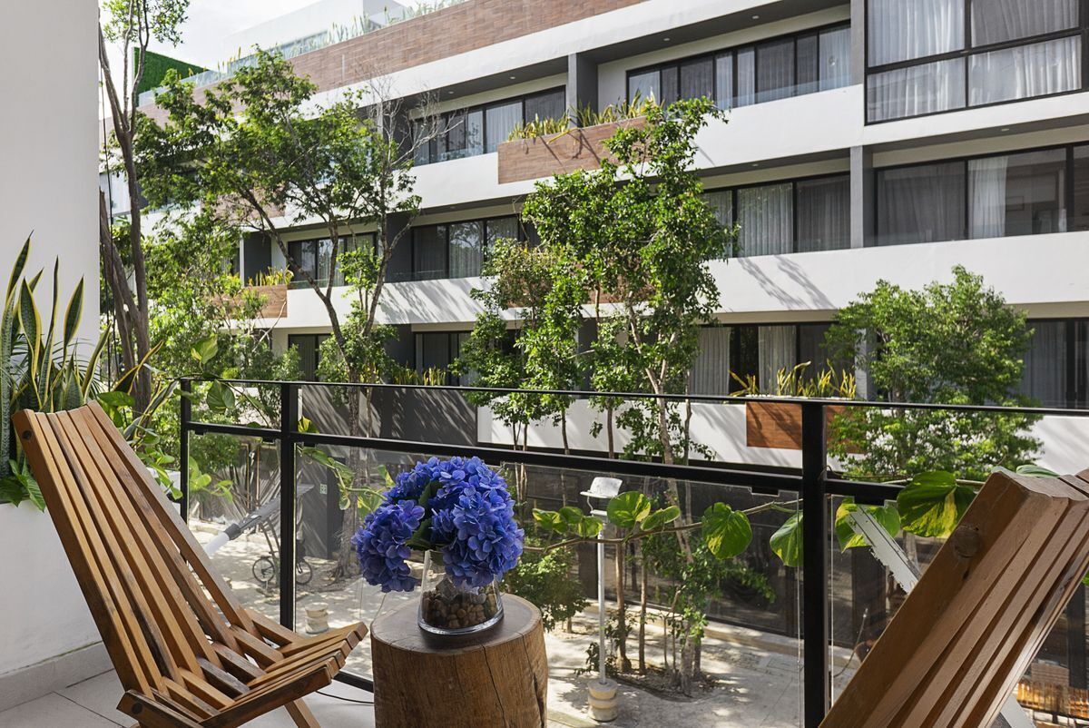 1 of 22: balcon