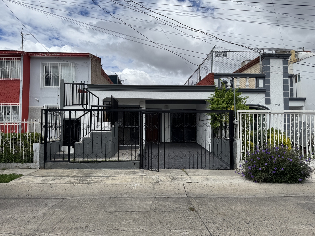 3 of 24: Fachada
