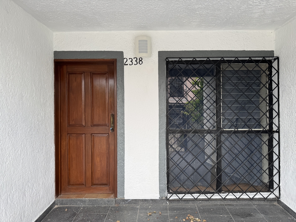 4 of 24: Fachada