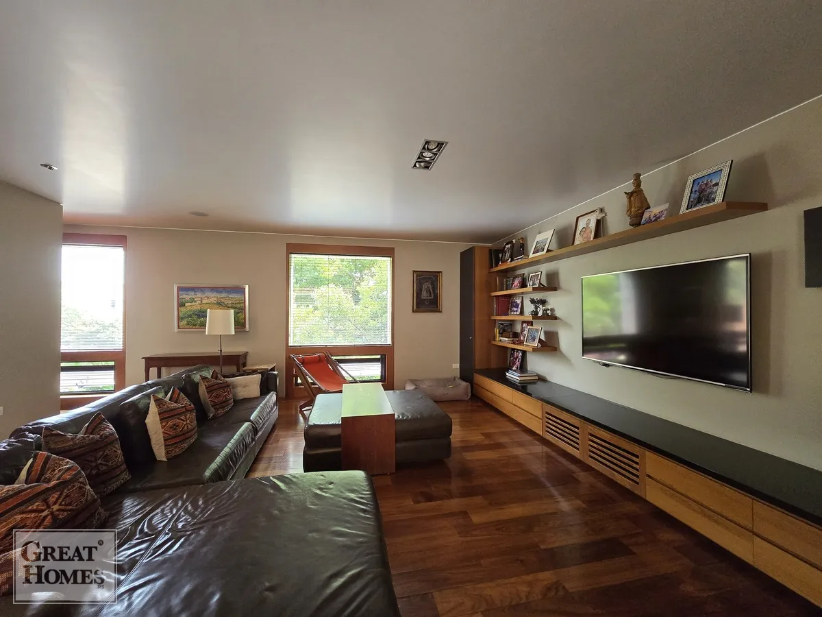 15 de 25: Espaciosa sala de T.V.