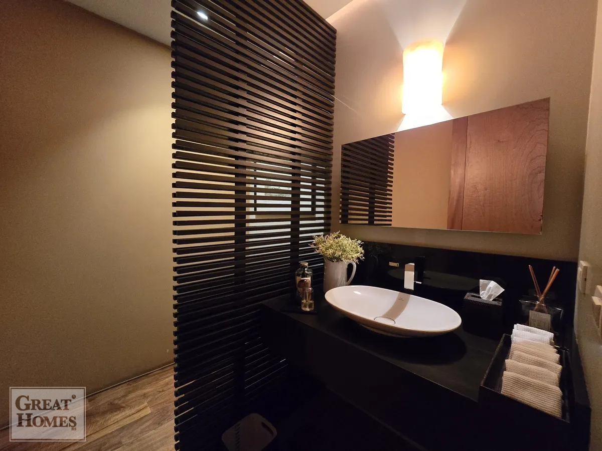 8 de 25: Baño de visitas