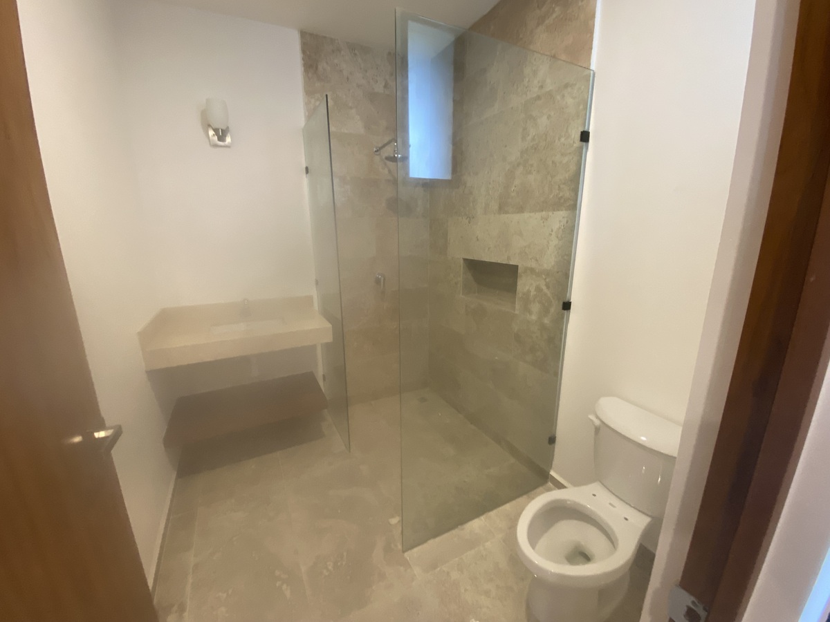 3 of 8: Baño