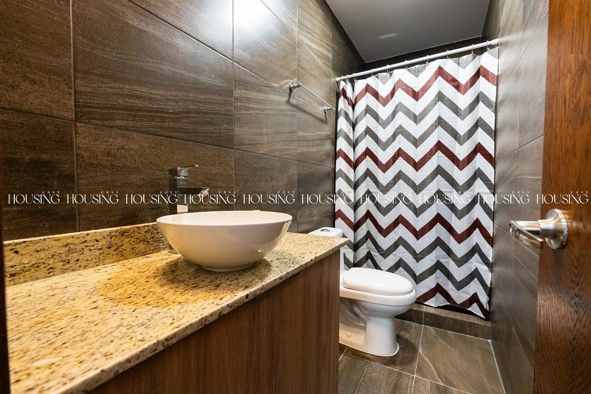 11 de 23: Baño secundario