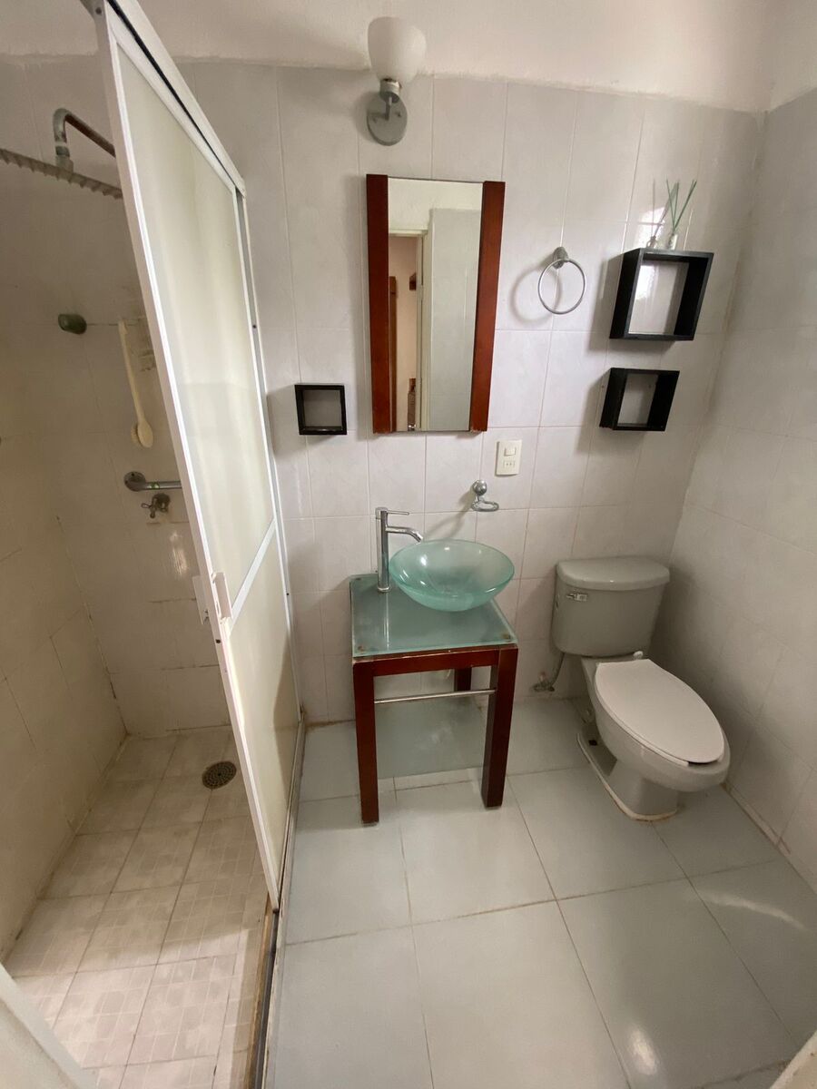 8 de 13: Baño completo personal