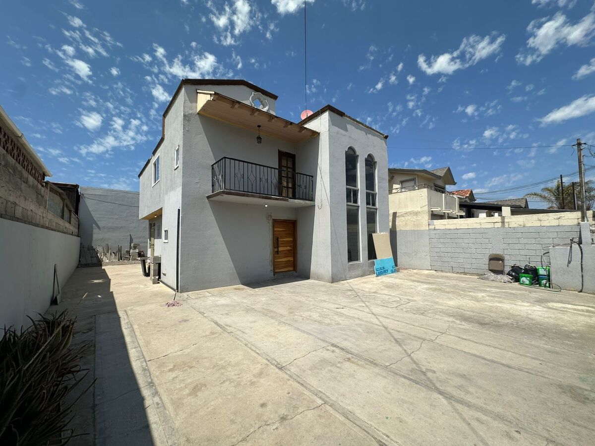 1 of 6: Vista Exterior