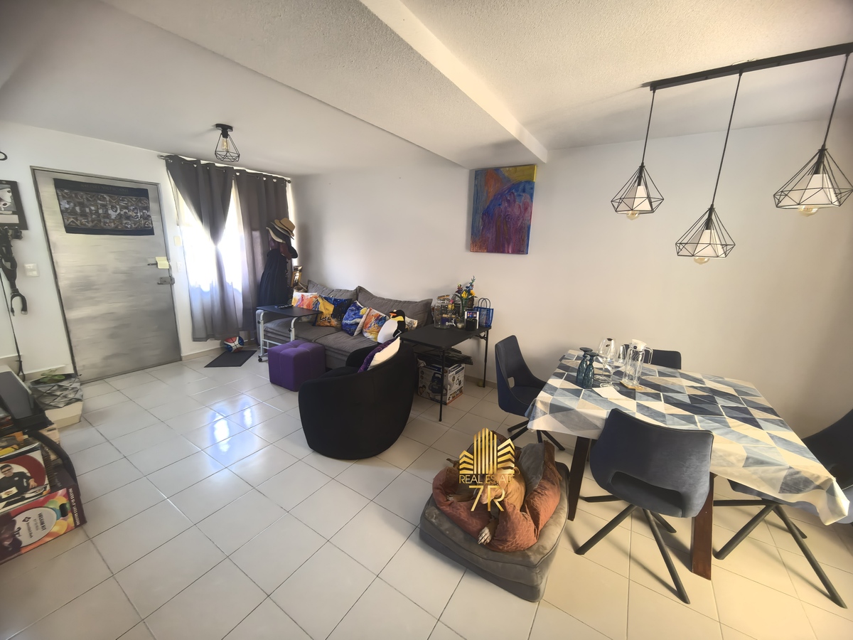 5 of 20: Sala comedor