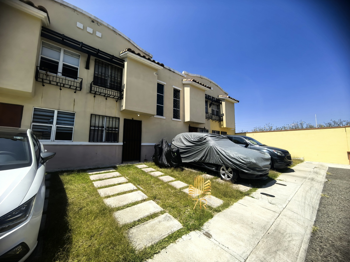 1 of 20: Fachada