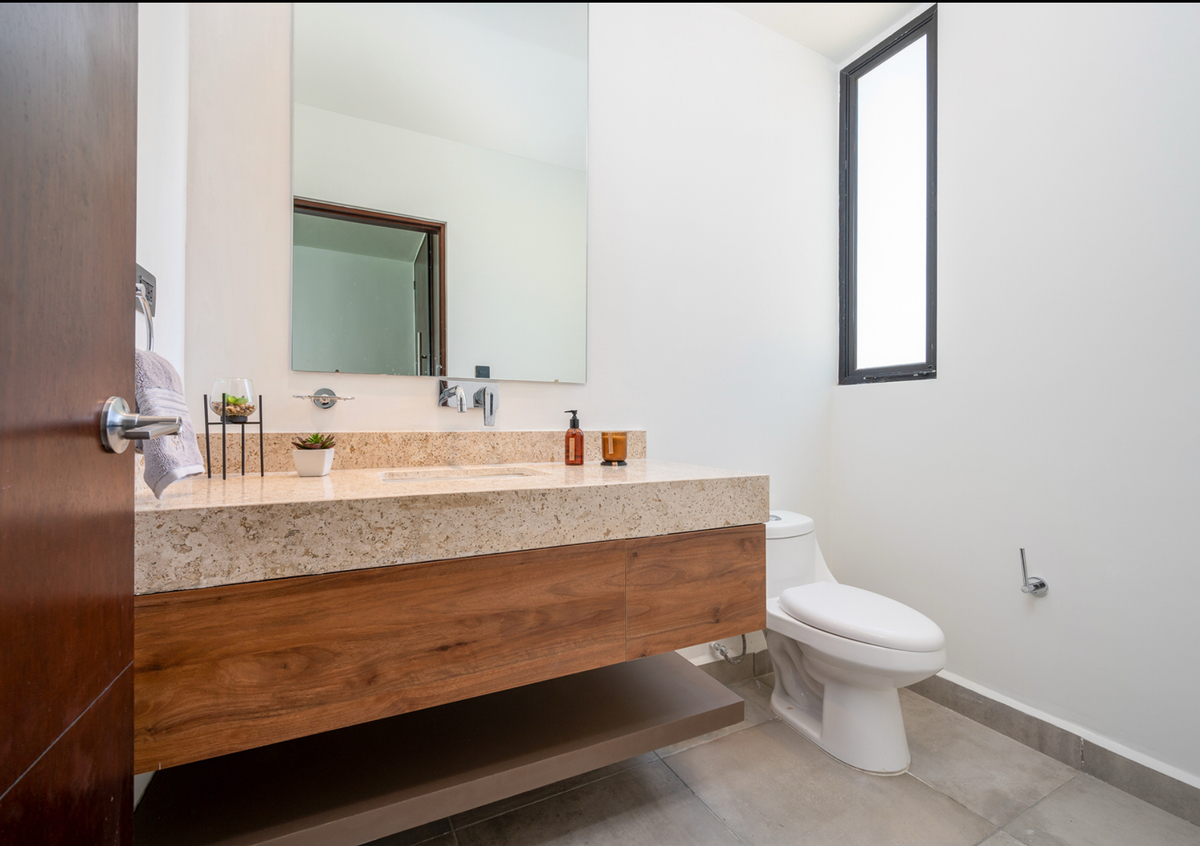 2 of 10: Baño