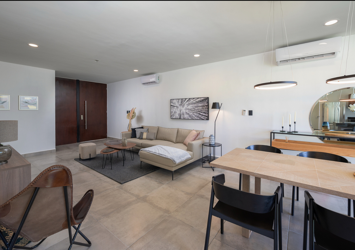 4 of 10: Sala