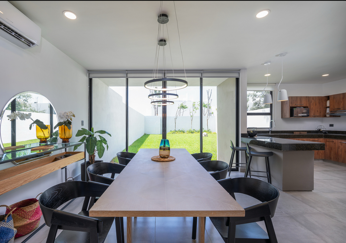 5 of 10: Comedor