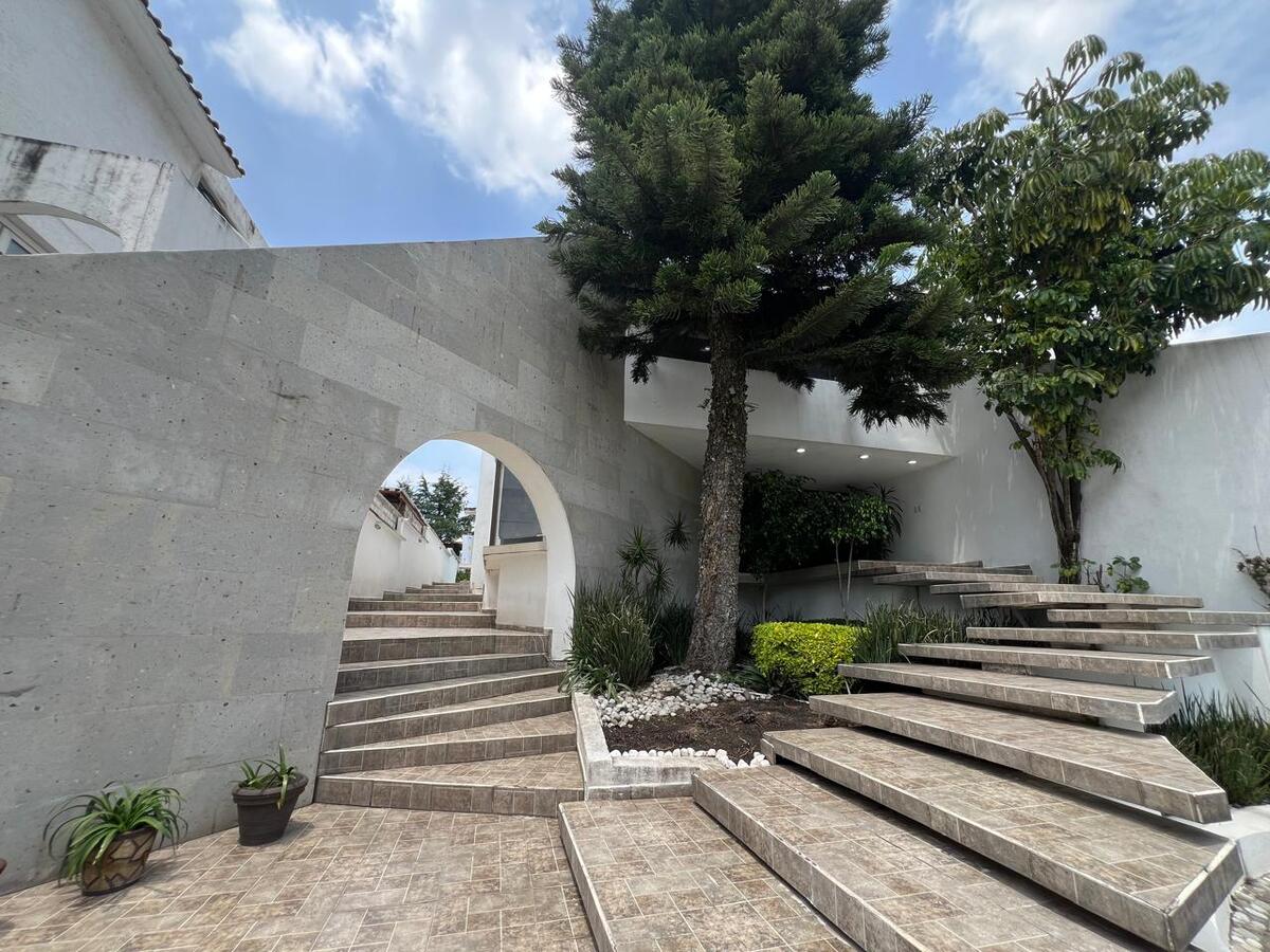 6 de 49: Entrada y pasillo de servicio