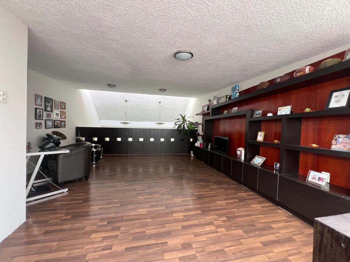 26 de 49: Family room