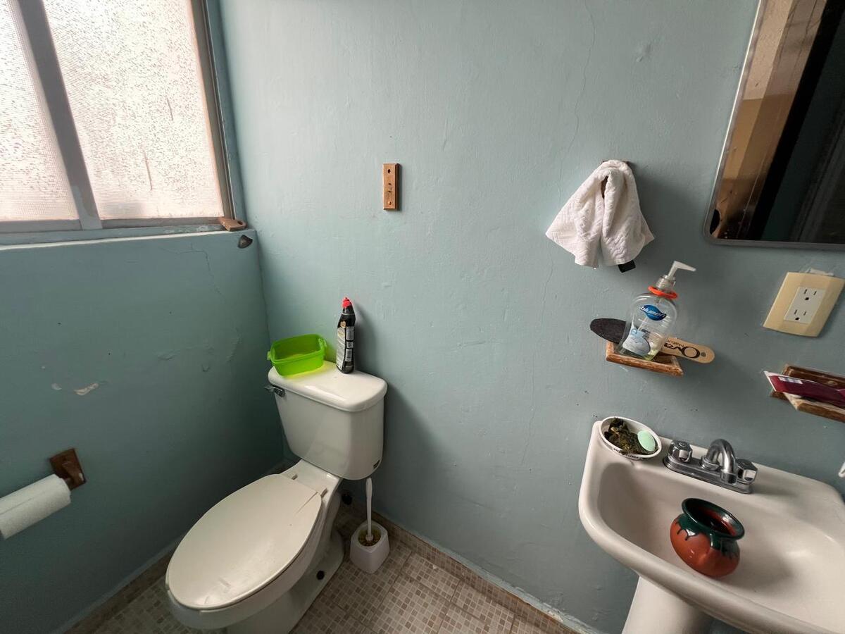 43 de 49: Cuarto de servicio baño